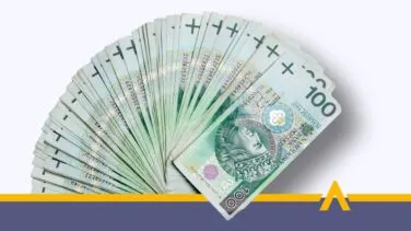 Ułożone banknoty o nominale 100 złotych w układzie wachlarza